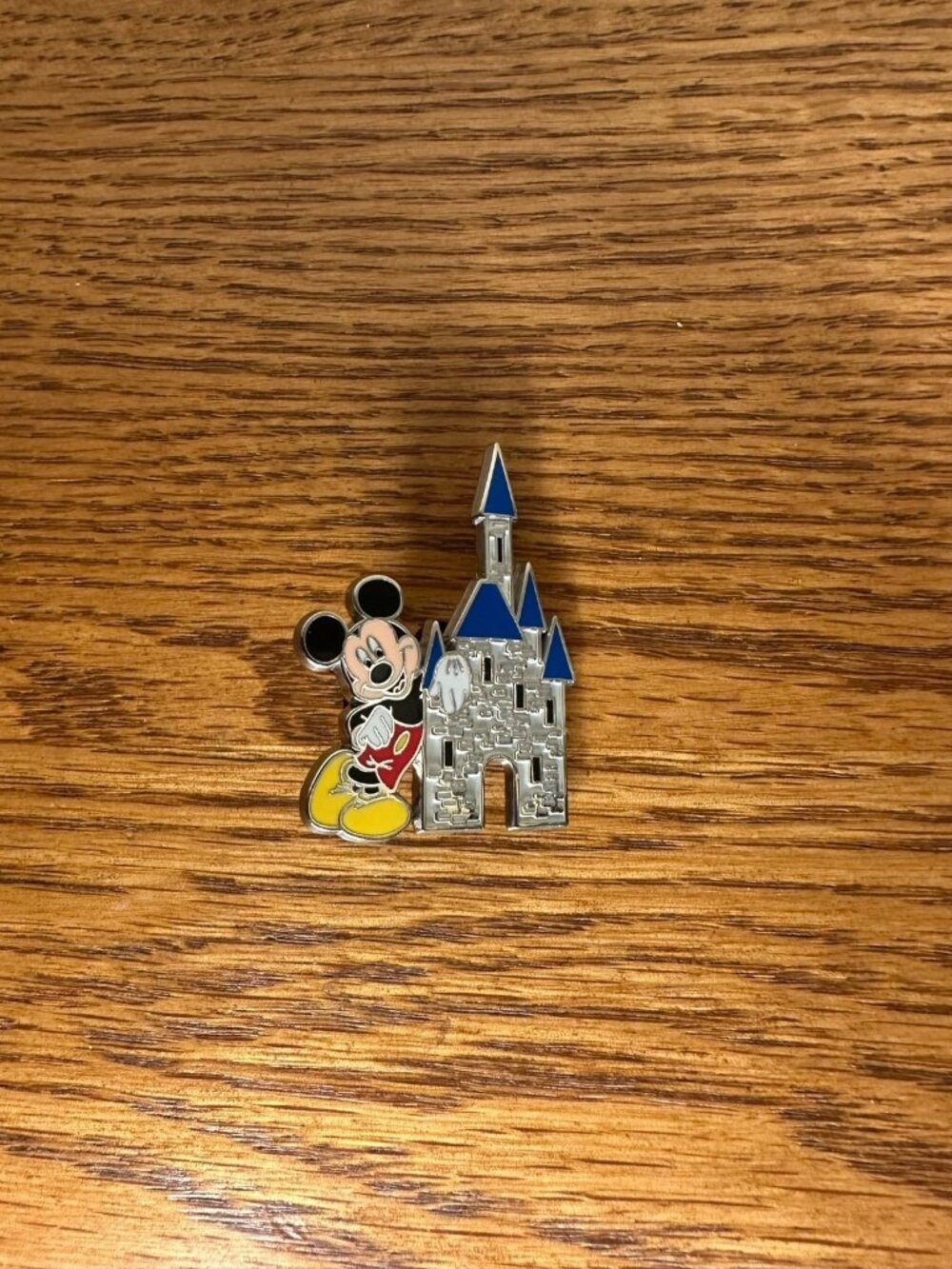 Disney world Pin 2008 Mickey Leaning on Cinderella Castle